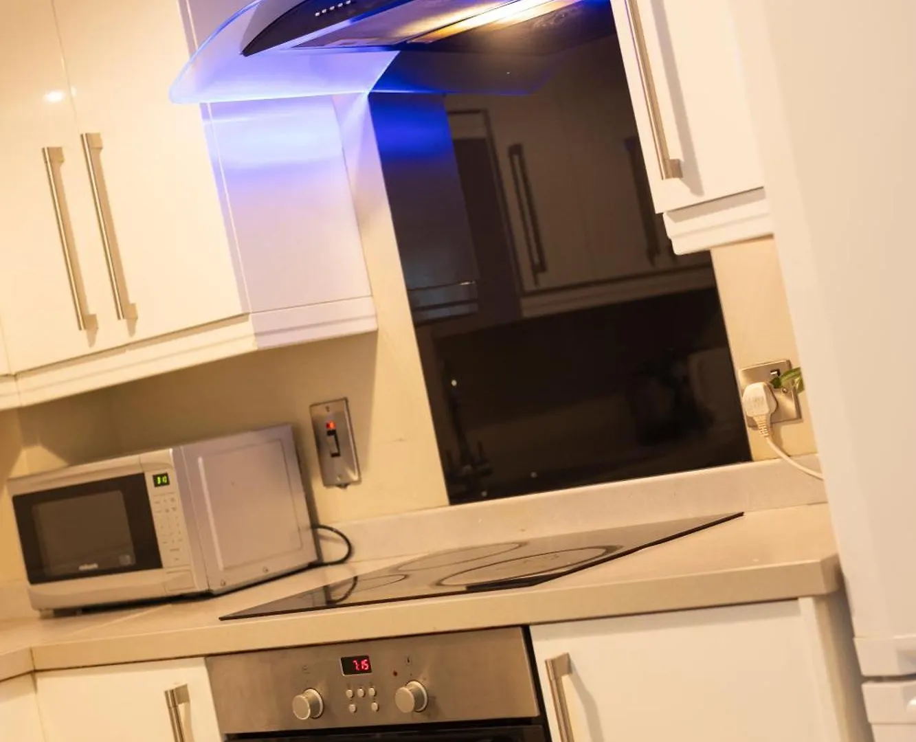 The Picasso - Trendy 2 Bd Ap- Dublin 4 - Super Fast Wifi Apartment 0*,  Ireland