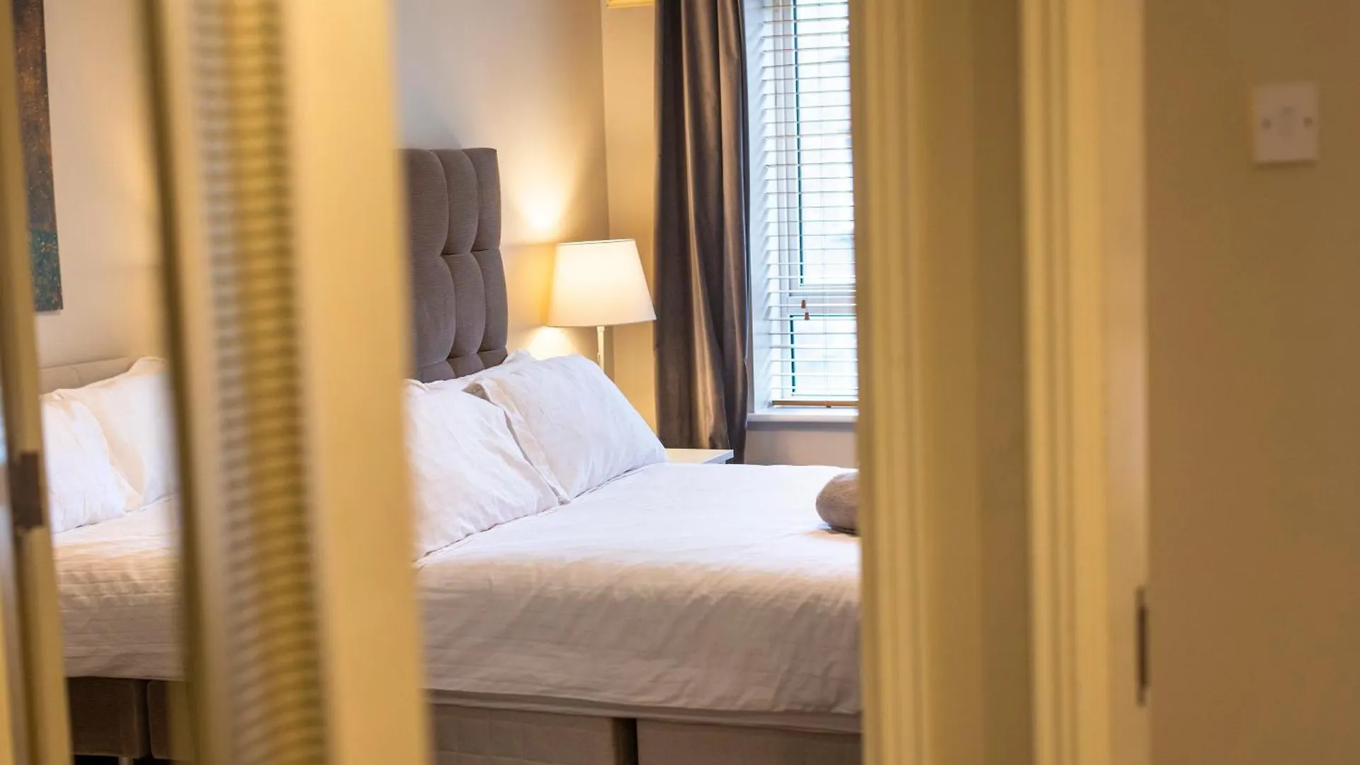 The Picasso - Trendy 2 Bd Ap- Dublin 4 - Super Fast Wifi Apartment 0*,  Ireland