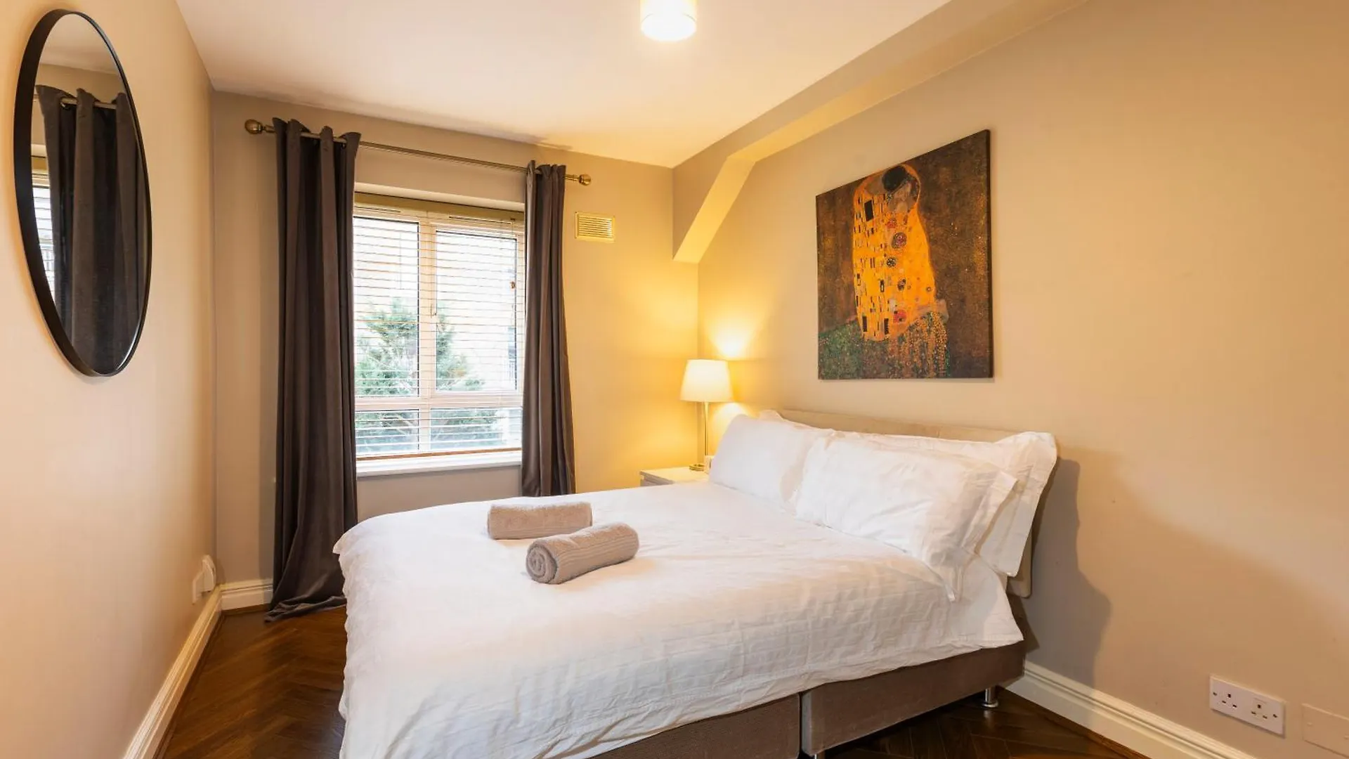 The Picasso - Trendy 2 Bd Ap- Dublin 4 - Super Fast Wifi Apartment 0*,  Ireland